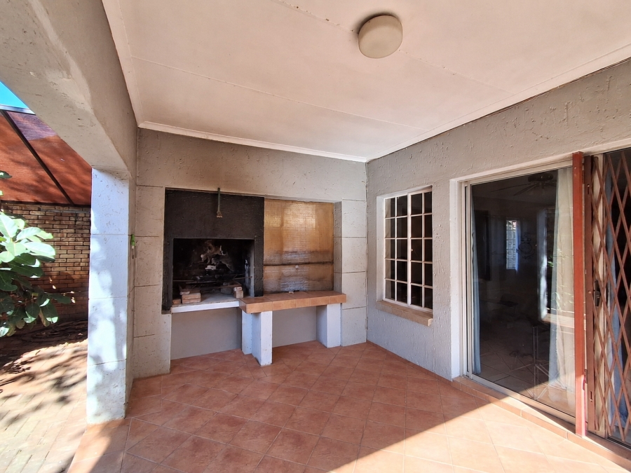 3 Bedroom Property for Sale in Safari Gardens North West